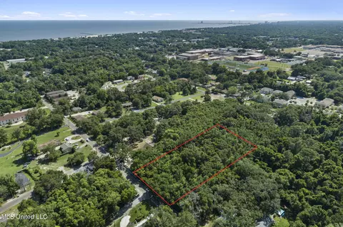 649 Tegarden Rd, Gulfport, MS 39507