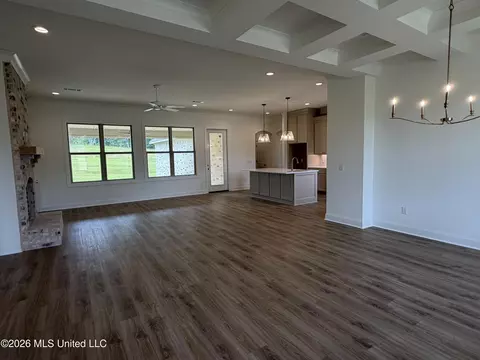 Living - 805 Albany St, Brandon, MS 39042 photo 1 of 3