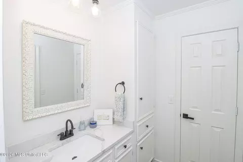 Bath - 2004 S Petit Bois St, Jackson, MS 39211 photo 7 of 11