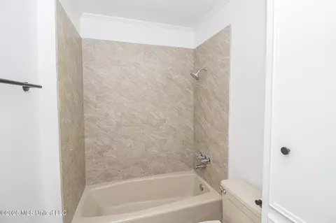 Bath - 2004 S Petit Bois St, Jackson, MS 39211 photo 11 of 11