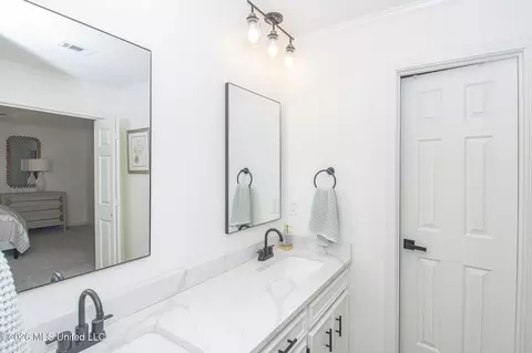 Bath - 2004 S Petit Bois St, Jackson, MS 39211 photo 3 of 11