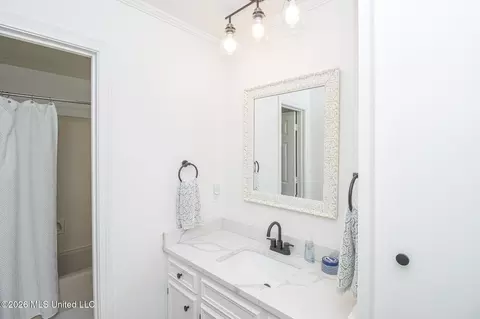Bath - 2004 S Petit Bois St, Jackson, MS 39211 photo 6 of 11