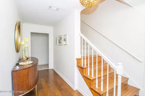 Entry Way - 2004 S Petit Bois St, Jackson, MS 39211 photo 2 of 3