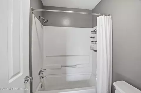 Bath - 3037 Willow Dr, Brandon, MS 39042 photo 3 of 3
