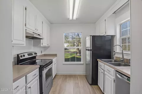 Kitchen - 3037 Willow Dr, Brandon, MS 39042 photo 1 of 3