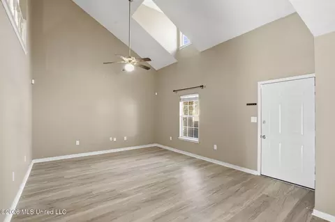 Living - 3037 Willow Dr, Brandon, MS 39042 photo 2 of 4