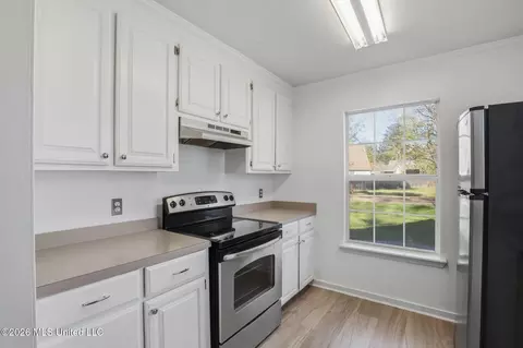 Kitchen - 3037 Willow Dr, Brandon, MS 39042 photo 3 of 3