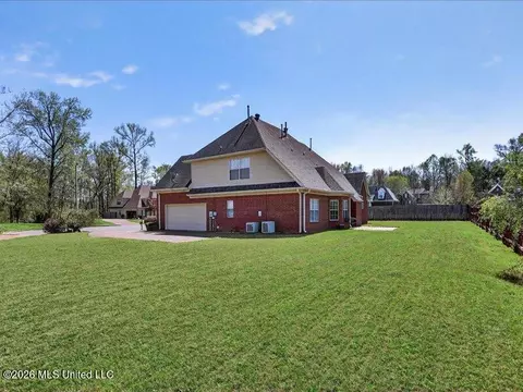 Exterior - 911 Clair Cv, Hernando, MS 38632 photo 3 of 4