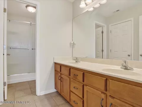 Bath - 911 Clair Cv, Hernando, MS 38632 photo 3 of 3