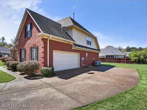 Exterior - 911 Clair Cv, Hernando, MS 38632 photo 2 of 4