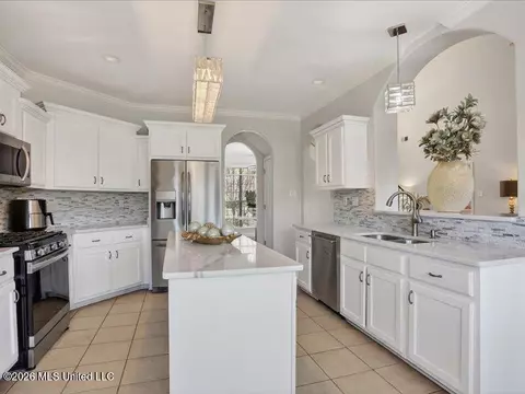 Kitchen - 911 Clair Cv, Hernando, MS 38632 photo 2 of 3