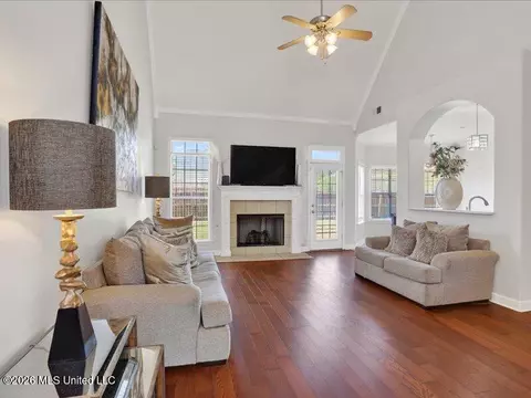 Living - 911 Clair Cv, Hernando, MS 38632 photo 1 of 2