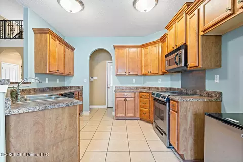 Kitchen - 6448 Skyler Rd, Walls, MS 38680 photo 2 of 2