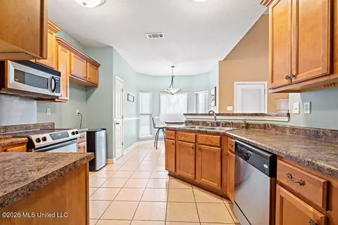 Kitchen - 6448 Skyler Rd, Walls, MS 38680 photo 1 of 2