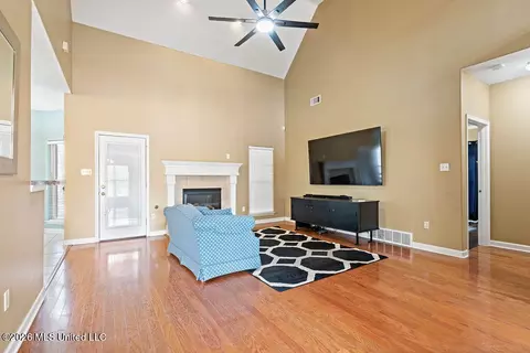 Living - 6448 Skyler Rd, Walls, MS 38680 photo 2 of 3