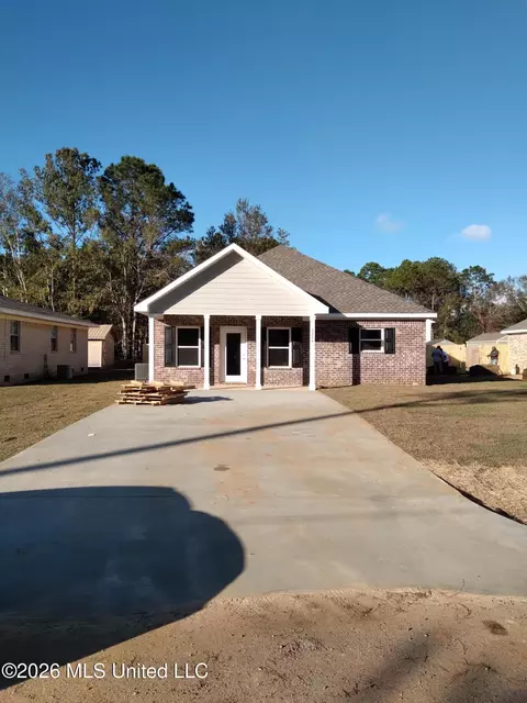 3232 Grouper Rd, Gautier, MS 39553