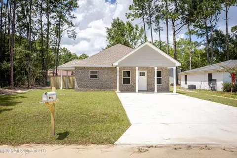 3232 Grouper Rd, Gautier, MS 39553