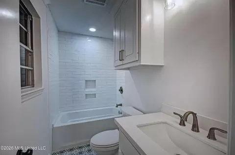 Bath - 455 Armour Dr, Jackson, MS 39211 photo 1 of 7