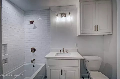 Bath - 455 Armour Dr, Jackson, MS 39211 photo 2 of 7