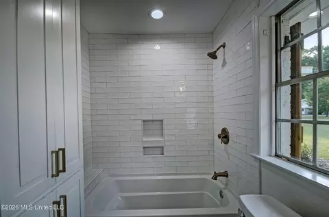 Bath - 455 Armour Dr, Jackson, MS 39211 photo 4 of 7