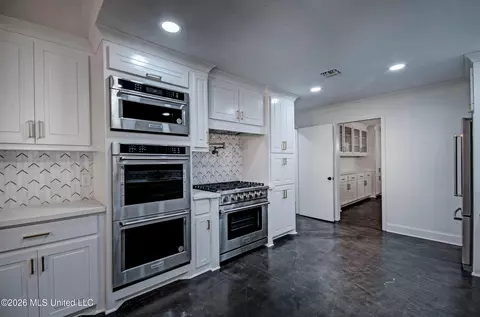 Kitchen - 455 Armour Dr, Jackson, MS 39211 photo 1 of 3