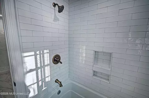 Bath - 455 Armour Dr, Jackson, MS 39211 photo 6 of 7
