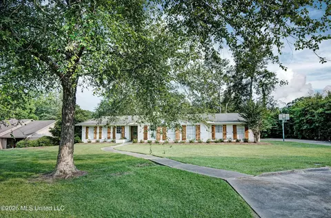 Exterior - 455 Armour Dr, Jackson, MS 39211 photo 2 of 3