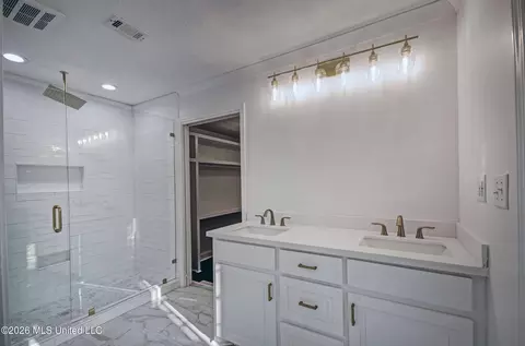 Bath - 455 Armour Dr, Jackson, MS 39211 photo 5 of 7