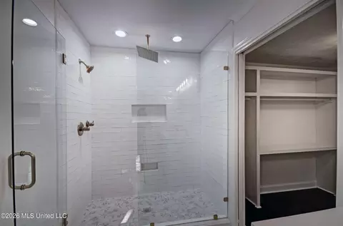 Bath - 455 Armour Dr, Jackson, MS 39211 photo 7 of 7