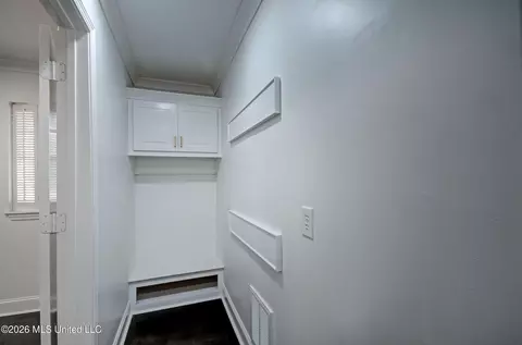 Entry Way - 455 Armour Dr, Jackson, MS 39211 photo 2 of 2