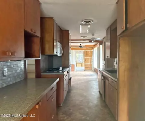 Entry Way - 945 Park Ln, Jackson, MS 39211 photo 1 of 1
