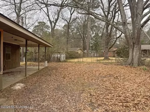 Exterior - 945 Park Ln, Jackson, MS 39211 photo 1 of 1