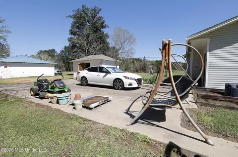Exterior - 3112 W Highway 98, Summit, MS 39666 photo 4 of 10