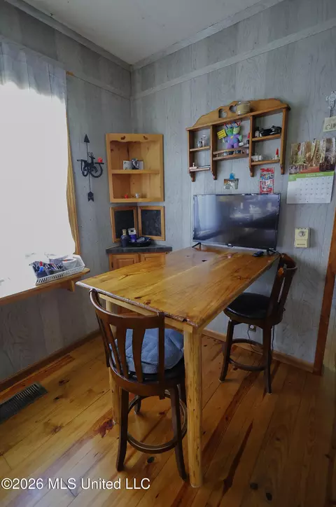 Dining - 3112 W Highway 98, Summit, MS 39666 photo 3 of 3