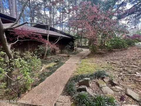 402 Glen Cove Rd, Brandon, MS 39047