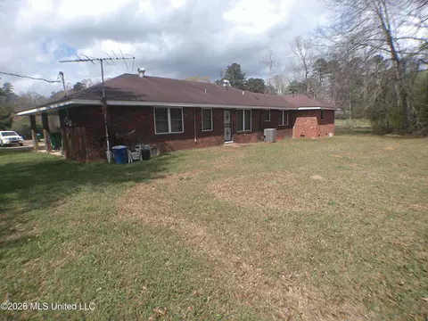Exterior - 206 E Meadowbrook Dr, Brookhaven, MS 39601 photo 1 of 3