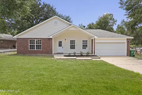 8909 Mermaid Ave, Ocean Springs, MS 39564
