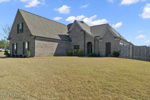 1948 Ava Dr, Nesbit, MS 38651