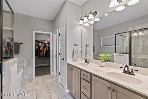 Entry Way - 1948 Ava Dr, Nesbit, MS 38651 photo 4 of 9