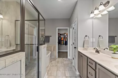 Entry Way - 1948 Ava Dr, Nesbit, MS 38651 photo 5 of 9