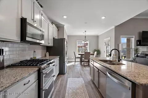 Kitchen - 1948 Ava Dr, Nesbit, MS 38651 photo 3 of 4