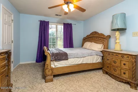 Bedroom - 2382 Oak Creek Dr, Hernando, MS 38632 photo 3 of 4