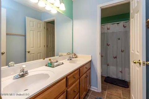 Bath - 2382 Oak Creek Dr, Hernando, MS 38632 photo 5 of 7