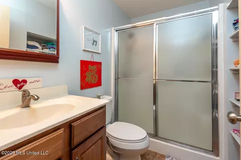 Bath - 2382 Oak Creek Dr, Hernando, MS 38632 photo 7 of 7