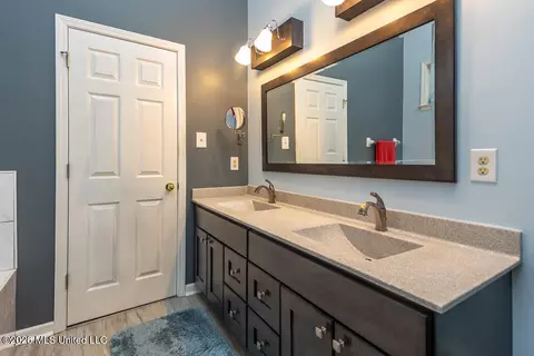 Bath - 2382 Oak Creek Dr, Hernando, MS 38632 photo 4 of 7