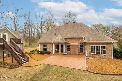 Exterior - 2382 Oak Creek Dr, Hernando, MS 38632 photo 7 of 10