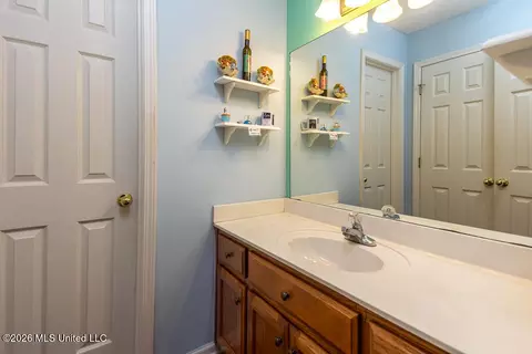 Bath - 2382 Oak Creek Dr, Hernando, MS 38632 photo 6 of 7