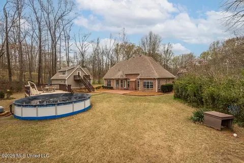 Exterior - 2382 Oak Creek Dr, Hernando, MS 38632 photo 6 of 10