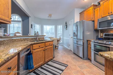 Kitchen - 2382 Oak Creek Dr, Hernando, MS 38632 photo 1 of 6