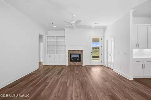 Living - 403 Old Maple Cv, Madison, MS 39110 photo 2 of 3